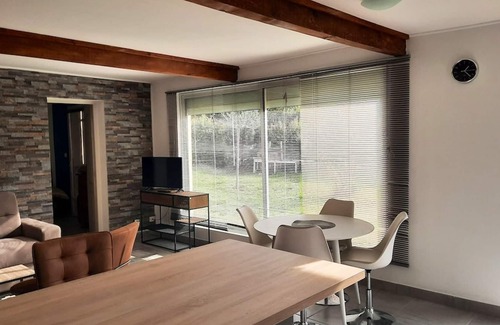 Pelissanne Apartamento | Homerez - Bonito apartamento para 4 pers. con terraza en Pélissanne