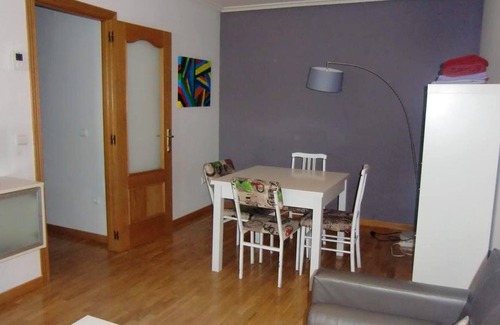 Zamora Apartamento | Homerez - Bonito apartamento para 5 pers. con balcón en Zamora