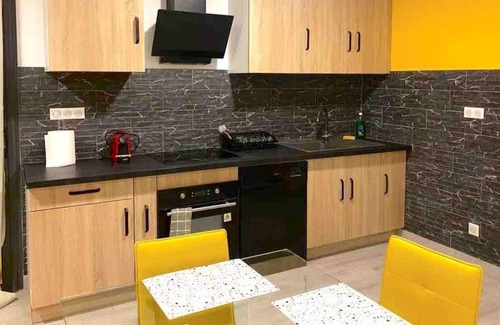 Centre-Ville Apartamento | Homerez - Beautiful appartement for 7 ppl. with balcony at Saint-Pierre