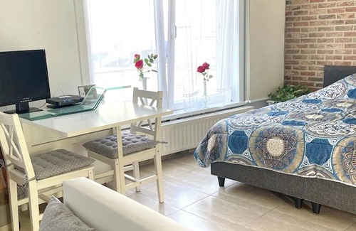 Roux Apartamento | Homerez - Beautiful studio for 4 ppl. with terrace at Charleroi