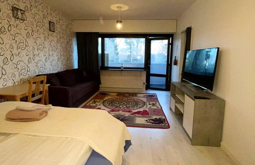 Alppiharju Apartamento | Homerez - Beautiful studio for 3 ppl. with balcony at Helsinki