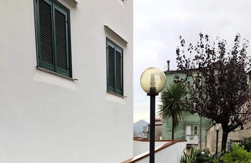 Giffoni Valle Piana Apartamento | Homerez - Gran apartamento para 9 pers. con balcón en Catelde