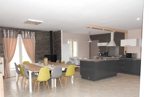 Tour-en-Sologne Casa | Homerez - Grande casa para 15 pers. con jardín en Tour-en-Sologne