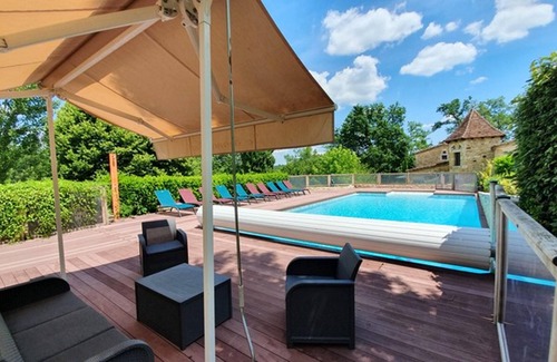 Puy-l'Eveque Casa | Homerez - Casa para 10 pers. con piscina compartida y terraza en Puy-l'Évêque