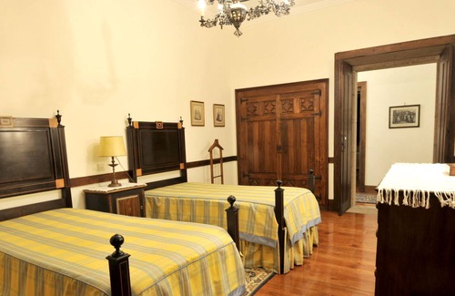 Santo Tirso Villa | Homerez - Grande villa para 12 pers. con piscina y terraza en Santo Tirso