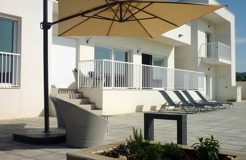 Abanilla Villa | Homerez - Grande villa para 10 pers. con piscina compartida y jardín en Abanilla