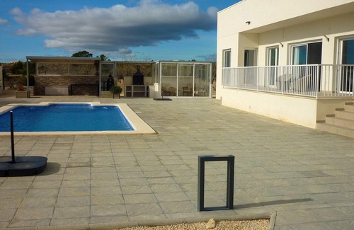 Abanilla Villa | Homerez - Grande villa para 10 pers. con piscina compartida y jardín en Abanilla