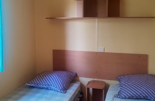Saujon Casa | Homerez - Bungalow 10 km away from the beach for 4 ppl. with terrace at Saujon