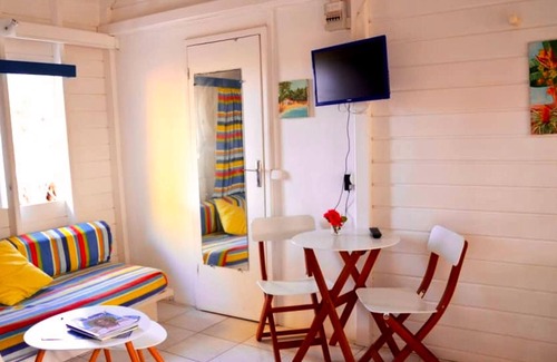 Grand-Bourg Casa | Homerez - Bungaló a 700 m de la playa con piscina compartida, jacuzzi y terraza