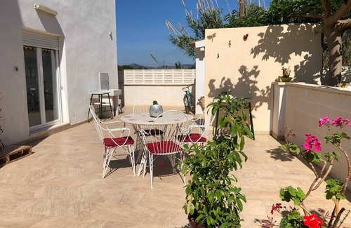 Castello de la Plana Villa | Homerez - Villa confortable con piscina en Castellón