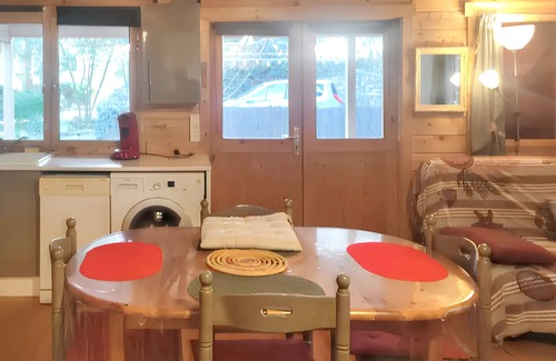 Poussan Chalet De Esquí | Homerez - Chalet en Poussan con jardín