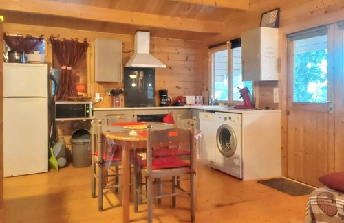Poussan Chalet De Esquí | Homerez - Chalet en Poussan con jardín