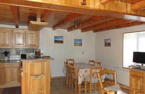 Le Malzieu-Forain Casa | Homerez - Casa encantadora en Le Malzieu, jardín, vista