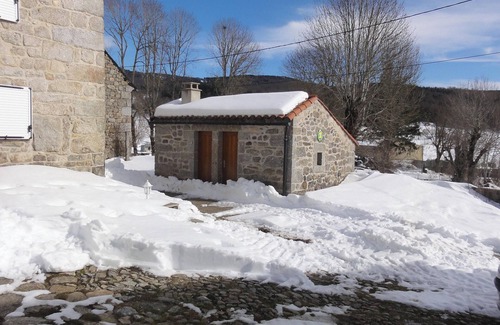 Le Malzieu-Forain Casa | Homerez - Casa encantadora en Le Malzieu, jardín, vista