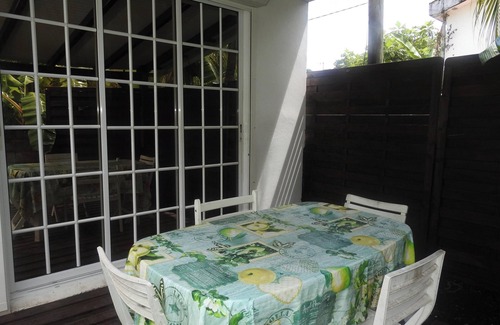 Le Robert Casa | Homerez - Bungalow encantador en Le Robert con piscina