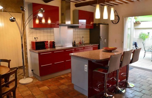 Courthezon Apartamento | Homerez - Charming Flat in Courthézon with Terrace.