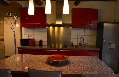 Courthezon Apartamento | Homerez - Charming Flat in Courthézon with Terrace.