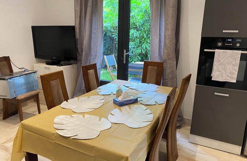 Centre Casa | Homerez - Casa encantadora en Montmorency con jardín cercado