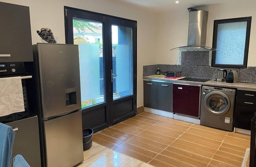 Centre Casa | Homerez - Casa encantadora en Montmorency con jardín cercado