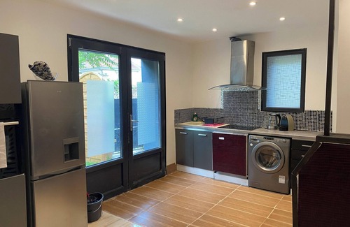 Centre Casa | Homerez - Casa encantadora en Montmorency con jardín cercado