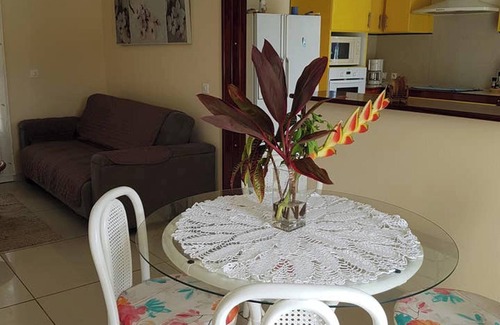 Petit-Bourg Casa | Homerez - Encantadora Casa con Jardín en Petit-Bourg