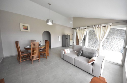 Sainte-Anne Casa | Homerez - Encantadora Casa en Sainte-Anne + Jacuzzi