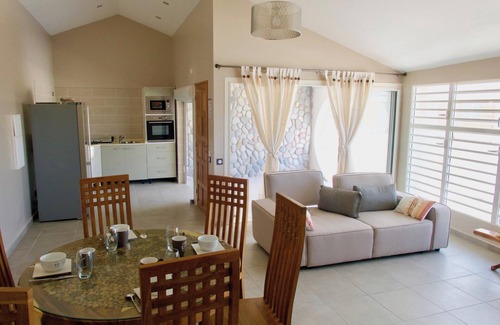 Sainte-Anne Casa | Homerez - Encantadora Casa en Sainte-Anne + Jacuzzi