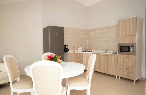 Sainte-Anne Casa | Homerez - Casa encantadora en Sainte-Anne con spa