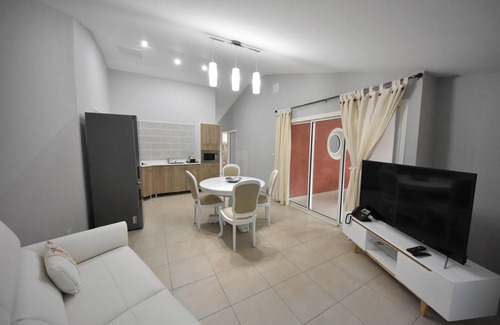 Sainte-Anne Casa | Homerez - Casa encantadora en Sainte-Anne con spa