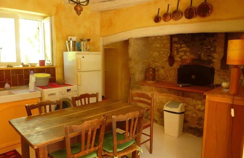 Les Junies Casa | Homerez - Casa encantadora en Les Junies con vista al jardín