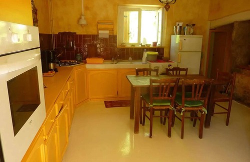 Les Junies Casa | Homerez - Casa encantadora en Les Junies con vista al jardín