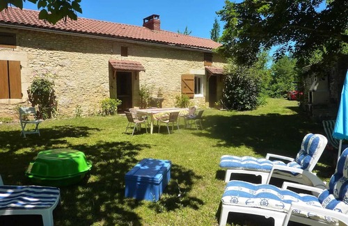 Les Junies Casa | Homerez - Casa encantadora en Les Junies con vista al jardín
