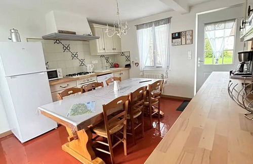 Tocqueville-sur-Eu Casa | Homerez - Acogedora Casa en Petit-Caux con Jardín