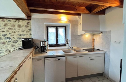 Maleville Casa | Homerez - Casa encantadora en Maleville con jardín privado y aparcamiento.