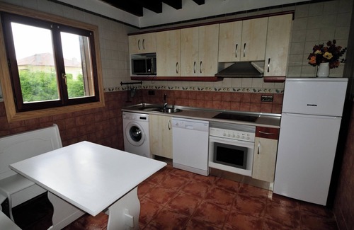 Albuerne Casa | Homerez - Casa encantadora en Albuerne con jardín cercado