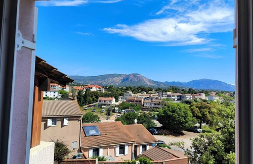 Mezzavia Casa | Homerez - Encantadora Casa en Ajaccio con Vista al Jardín