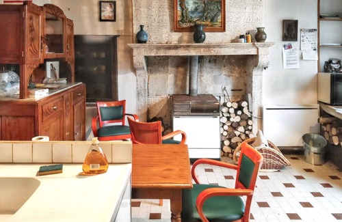 Echalot Casa | Homerez - Casa encantadora en Échalot con aparcamiento privado incluido