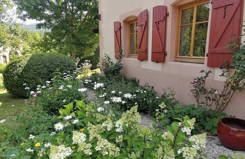 Taintrux Casa | Homerez - Casa encantadora en el pueblo de Taintrux con jardín