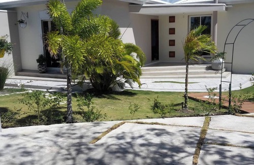 Le Moule Casa | Homerez - Casa encantadora en Le Moule con jacuzzi