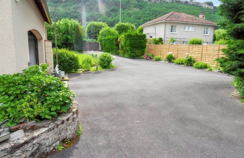 Cajarc Casa | Homerez - Casa encantadora en Cajarc con jardín