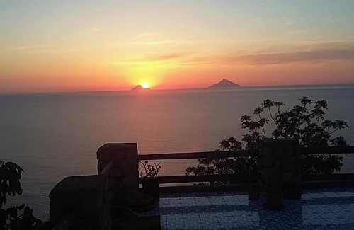 Vulcano Porto Casa | Homerez - Casa encantadora en Lentia con piscina compartida
