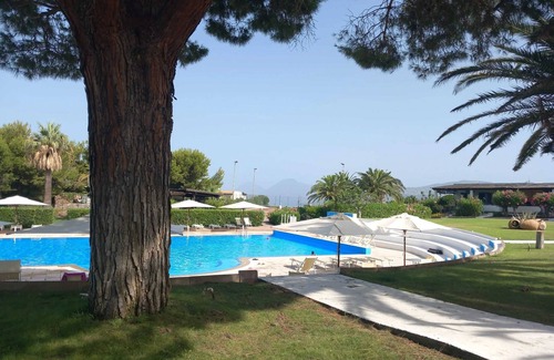 Vulcano Porto Casa | Homerez - Casa encantadora en Lentia con piscina compartida