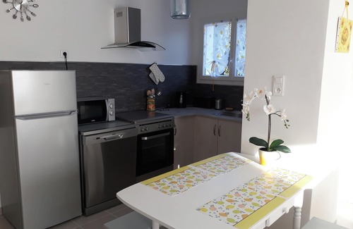 Pujaut Casa | Homerez - Casa encantadora con jardín y terraza en Pujaut