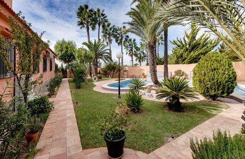 El Chaparral Apartamento | Homerez - Encantadora Villa en Torrevieja con Piscina Privada