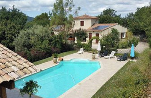 Malaucene Villa | Homerez - Villa encantadora en Malaucène con piscina privada