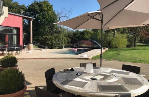 Plouigneau Villa | Homerez - Villa elegante en Plouigneau con piscina privada