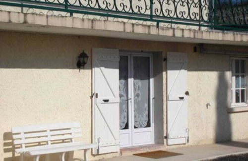 Mensignac Apartamento | Homerez - Apartamento cómodo en Mensignac cerca del campo