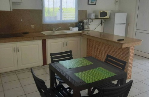 Petit-Canal Apartamento | Homerez - Apartamento confortable con terraza en Petit-Canal - 50 m²