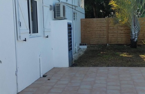 Petit-Canal Apartamento | Homerez - Apartamento confortable con terraza en Petit-Canal - 50 m²