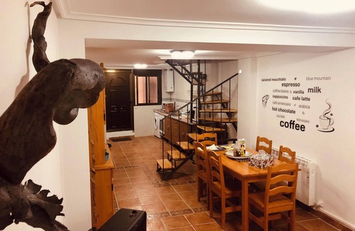 Viguera Casa | Homerez - Casa confortable en Viguera con vista a la montaña